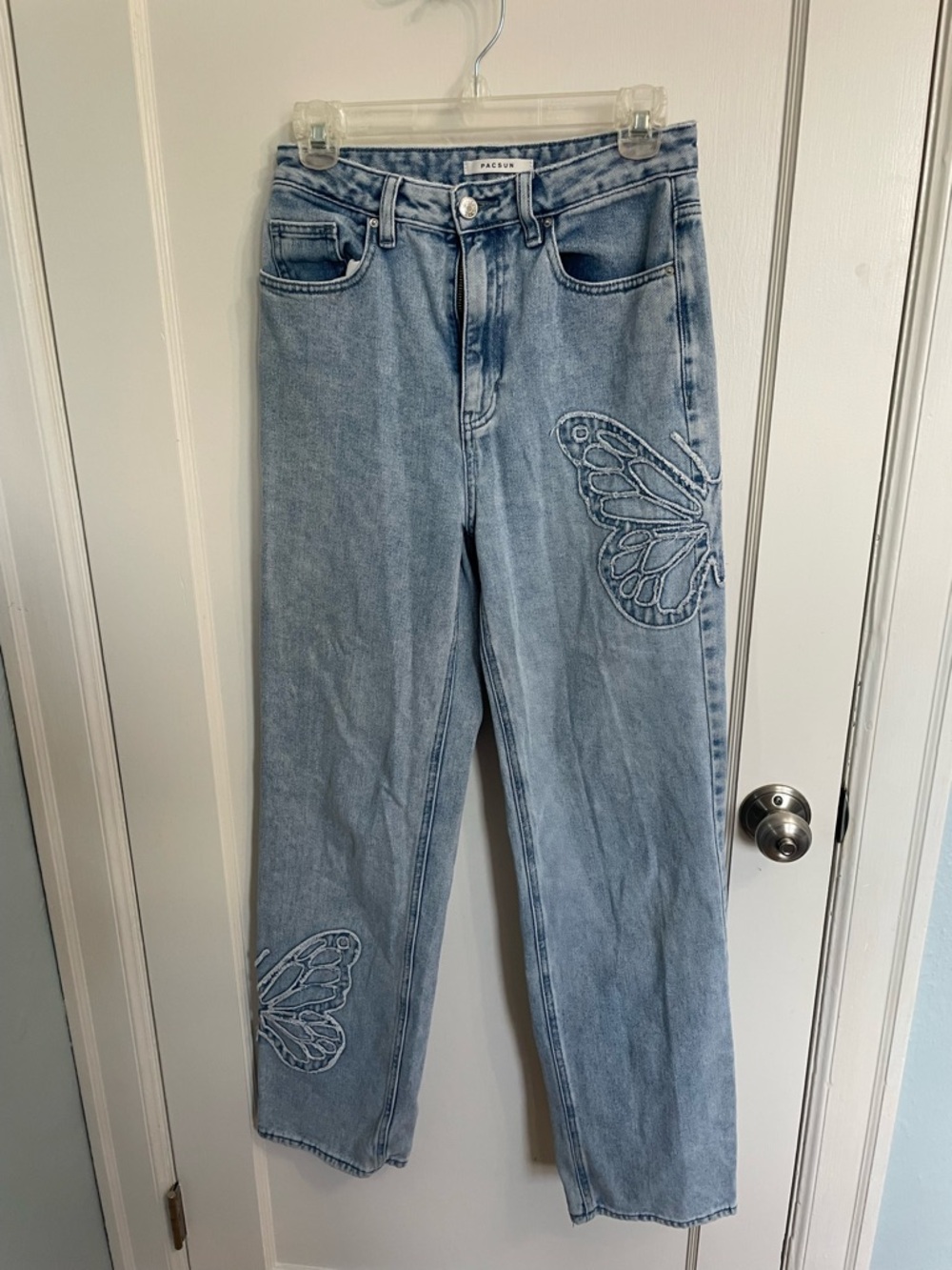 PacSun Light Wash Butterfly Embroidered Straight Leg Jeans | 28W 30L